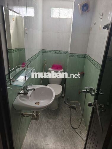 Cho thuê nhà nguyên căn 4 tầng, 3 phòng ngủ có sẵn 3 máy lạnh 