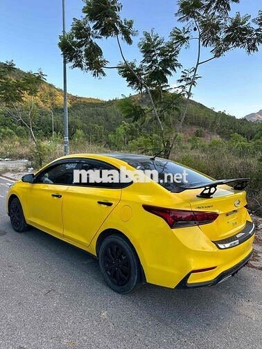 Hyundai Accent Vàng