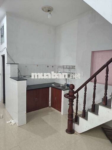 Cho thuê nhà nguyên căn 4 tầng, 3 phòng ngủ có sẵn 3 máy lạnh 