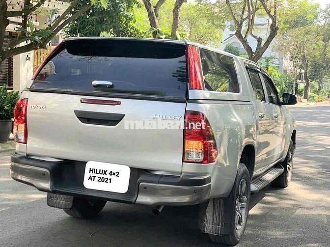 Toyota Hilux E 4x2 AT 2021 Bạc