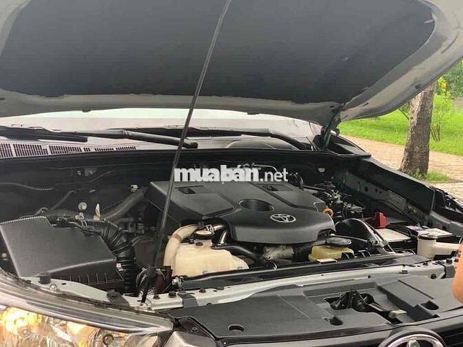 Toyota Hilux E 4x2 AT 2021 Bạc
