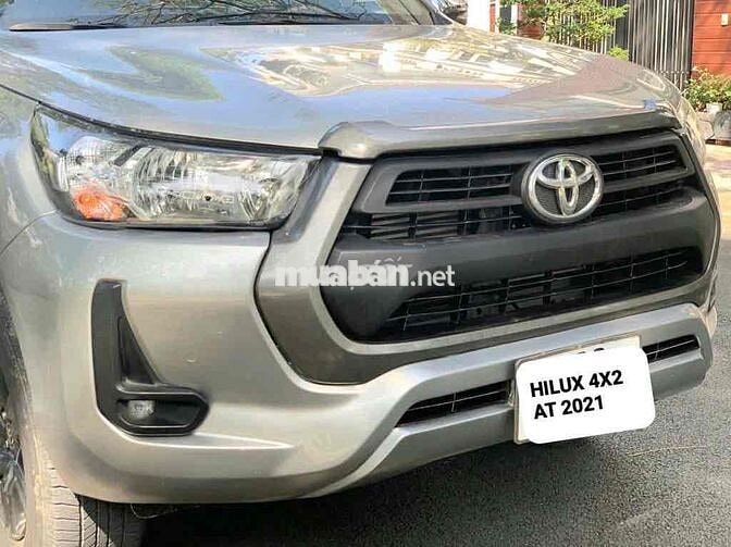 Toyota Hilux E 4x2 AT 2021 Bạc