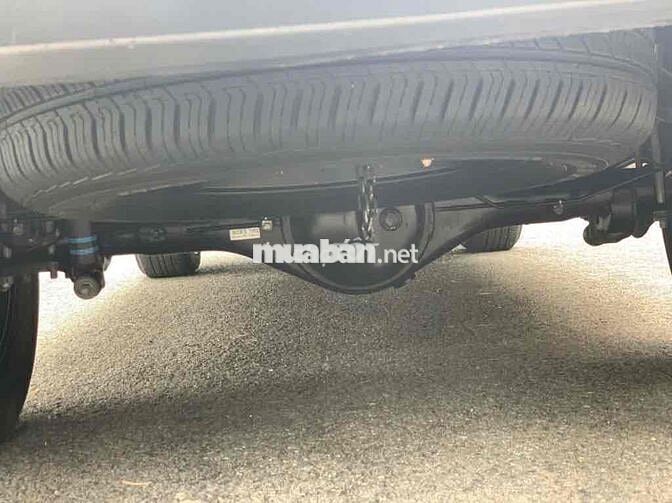 Toyota Hilux E 4x2 AT 2021 Bạc