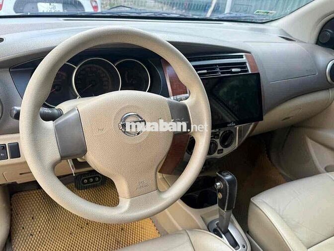 Nissan Grand Livina 8 chỗ Số tự động