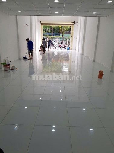 BÁN GẤP NHÀ MẶT TIỀN HÒA BÌNH,  ĐỐI DIỆN CV NƯỚC ĐẦM SEN, QUẬN 11