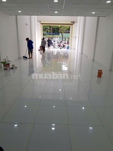 BÁN GẤP NHÀ MẶT TIỀN HÒA BÌNH,  ĐỐI DIỆN CV NƯỚC ĐẦM SEN, QUẬN 11