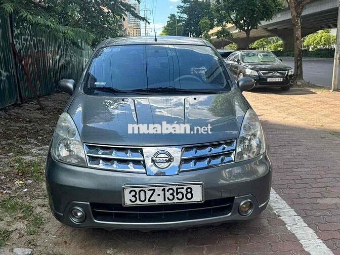 Nissan Grand Livina 8 chỗ Số tự động