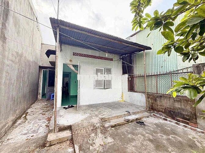 CHO THUÊ NHÀ SÂN VƯỜN - GẦN NGÃ 4 NGUYỄN KHUYẾN -TRẢNG DÀI - GIÁ: 3tr2