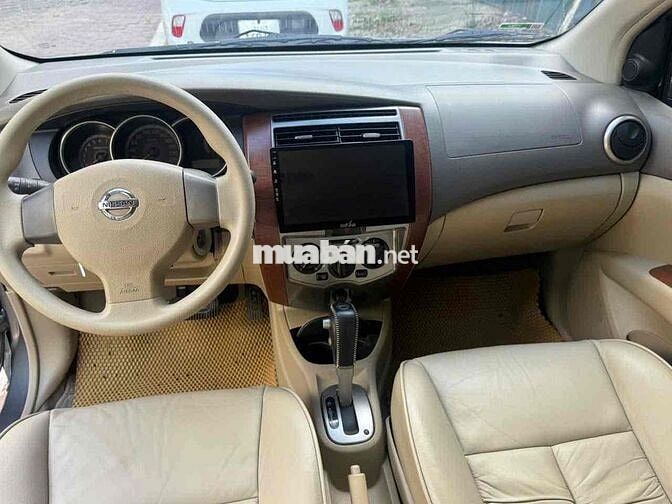 Nissan Grand Livina 8 chỗ Số tự động
