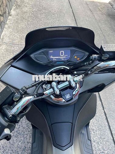 Honda PCX màu Vàng cát