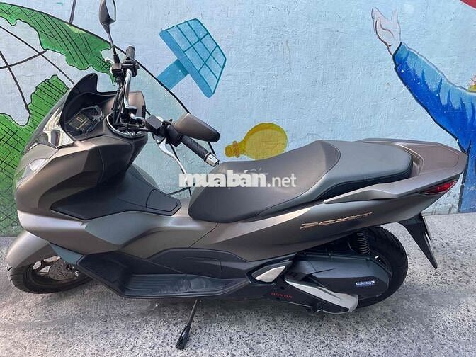 Honda PCX màu Vàng cát