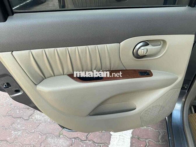Nissan Grand Livina 8 chỗ Số tự động