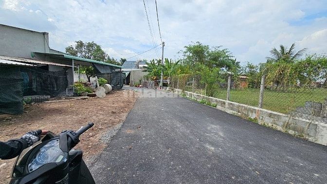 Cần bán lô đất 100m2 ,full thổ ,xây dựng tự do