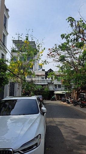 Đất làng đại học 10x20 xây 7 tầng giá 17.9 tỷ sổ hồng