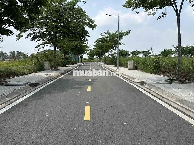 bán gấp lô đất 70m2 sổ sẵn.ở dự án Dragon Pearl giá 1tỷ250(full giá)