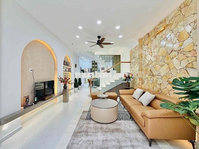 BÁN NHÀ MỚI TINH , NỘI THẤT ĐẦY ĐỦ CAO CẤP