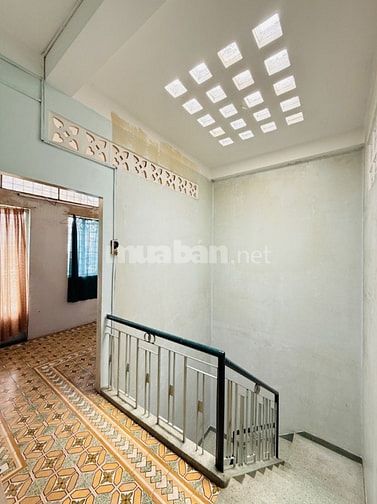 Bán nhà hxh đậu ngày đêm lê đại hành q11 - 4m/4,2m x 13m chỉ 9,8 tỷ
