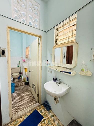 Bán nhà hxh đậu ngày đêm lê đại hành q11 - 4m/4,2m x 13m chỉ 9,8 tỷ