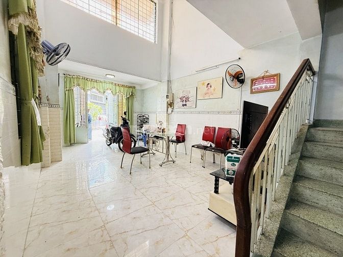 Bán nhà hxh đậu ngày đêm lê đại hành q11 - 4m/4,2m x 13m chỉ 9,8 tỷ