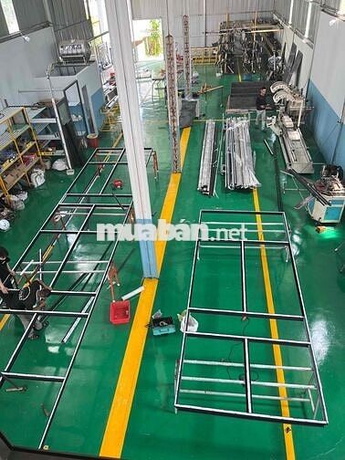 THỢ ĐỨNG MÁY SẢN XUẤT NHÔM KÍNH