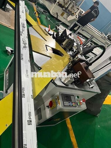THỢ ĐỨNG MÁY SẢN XUẤT NHÔM KÍNH