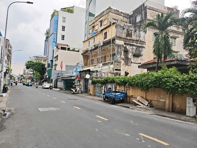  2 mặt tiền 78-80 Trần Đình Xu, Quận 1 - DT 12 x 18m vuông. CN 180m²