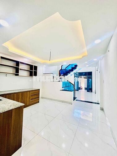 Cho Thuê Nhà Ngay Chân Cầu Ngã Tư Ga DT 250m2 1Trệt 4Lầu 4Pn 5Wc
