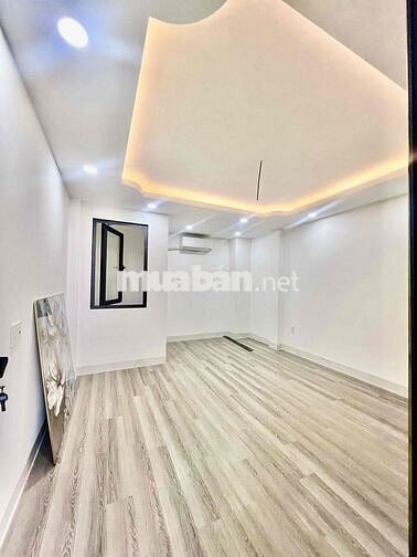 Cho Thuê Nhà Ngay Chân Cầu Ngã Tư Ga DT 250m2 1Trệt 4Lầu 4Pn 5Wc