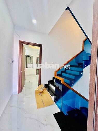 Cho Thuê Nhà Ngay Chân Cầu Ngã Tư Ga DT 250m2 1Trệt 4Lầu 4Pn 5Wc