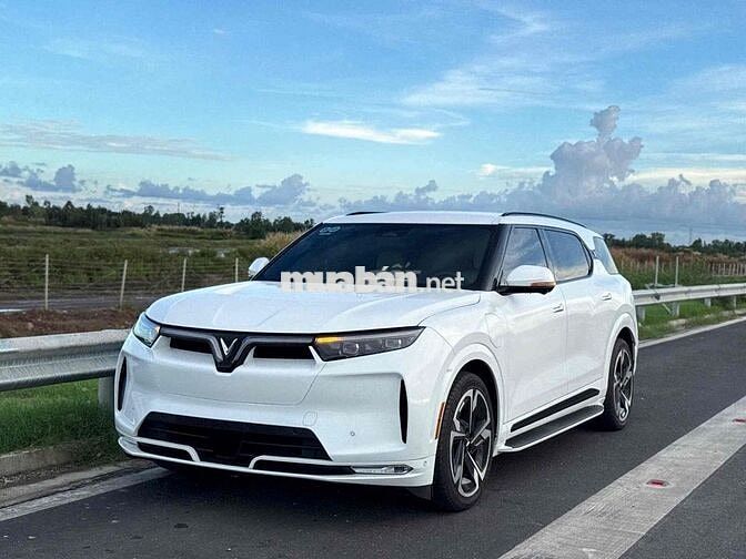 Xe điện VinFast VF9 Plus 2025 Trắng