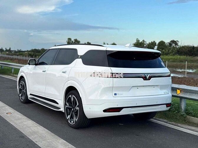 Xe điện VinFast VF9 Plus 2025 Trắng
