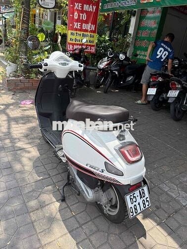 Piaggio Vespa 50 Trắng