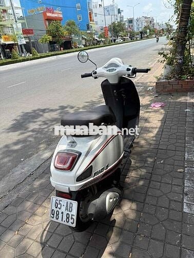 Piaggio Vespa 50 Trắng
