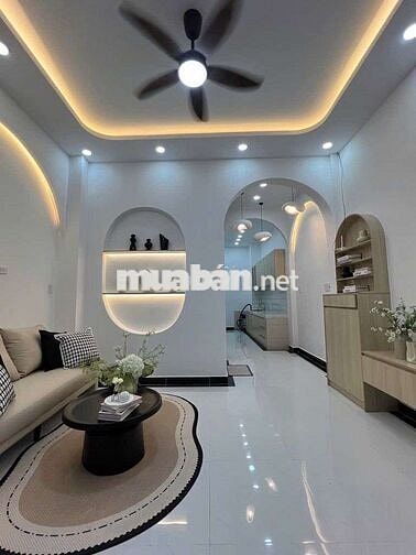 Nhà mới 3 Tầng 4,,5x11m , BTCT Tỉnh Lô10