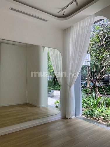 Bán Shophouse Vinhomes Park 1, 10x22m đất, đang kinh doanh