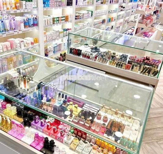 TUYỂN NHÂN VIÊN PHỤ BÁN HÀNG TẠI CỬA HÀNG