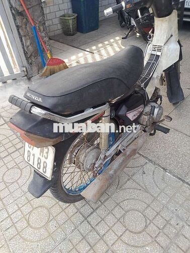 Honda Dream Đen trắng