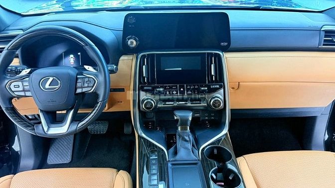 Bán Lexus LX600 Urban 7 chỗ sản xuất 2025