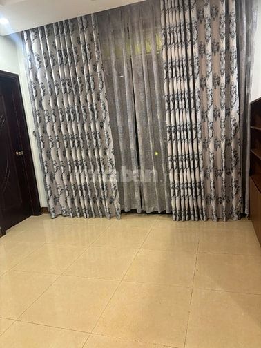 Cho thuê căn hộ R1 Royal city- 150m2, 3 PN, Nội thất mới 100%