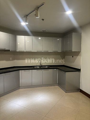 Cho thuê căn hộ R1 Royal city- 150m2, 3 PN, Nội thất mới 100%