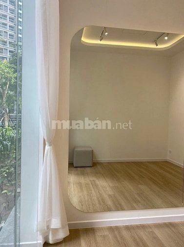 Bán Shophouse Vinhomes Park 1, 10x22m đất, đang kinh doanh