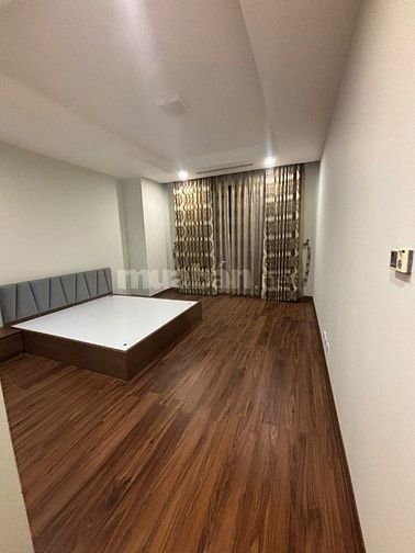 Cho thuê căn hộ R1 Royal city- 150m2, 3 PN, Nội thất mới 100%