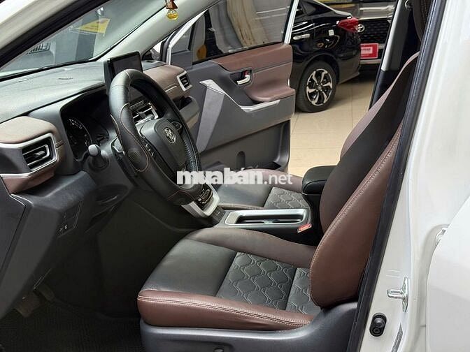 Innova Cross 2.0V 2025 - 15.922 km - Còn Giảm Lộc