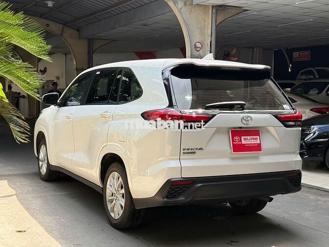 Innova Cross 2.0V 2025 - 15.922 km - Còn Giảm Lộc
