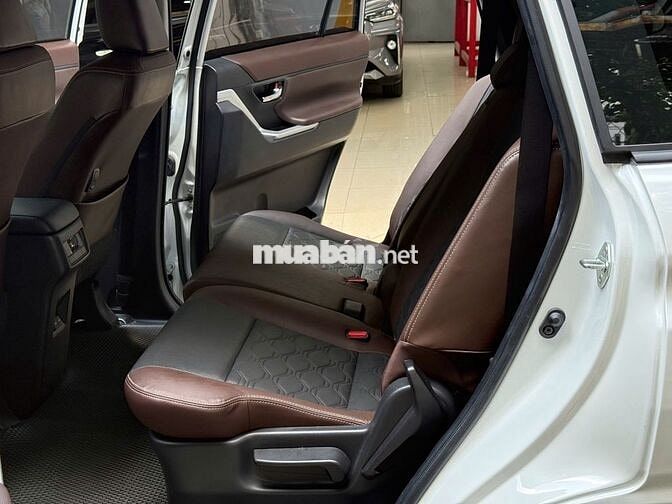 Innova Cross 2.0V 2025 - 15.922 km - Còn Giảm Lộc