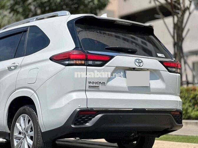 Toyota Innova Cross V 2025 Trắng