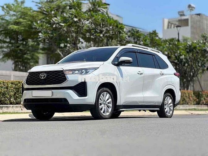 Toyota Innova Cross V 2025 Trắng
