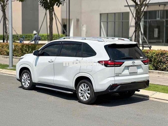Toyota Innova Cross V 2025 Trắng