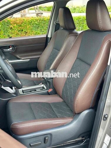 Toyota Innova Cross V 2025 Trắng