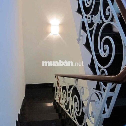 Cho thuê nhà hẻm📍DT: 4,5x18m🏡5PN 3WC🌸cách Chợ Bến Thành vài bước chân